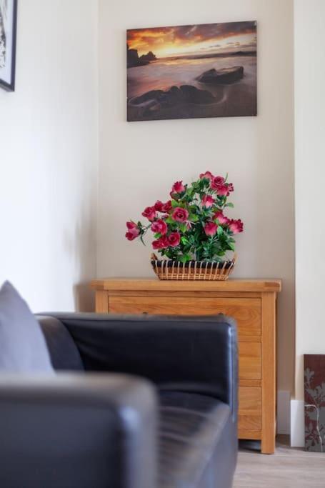 Spacious & Central 3-Bed Flat By Popular Waterloo! Лондон Екстер'єр фото