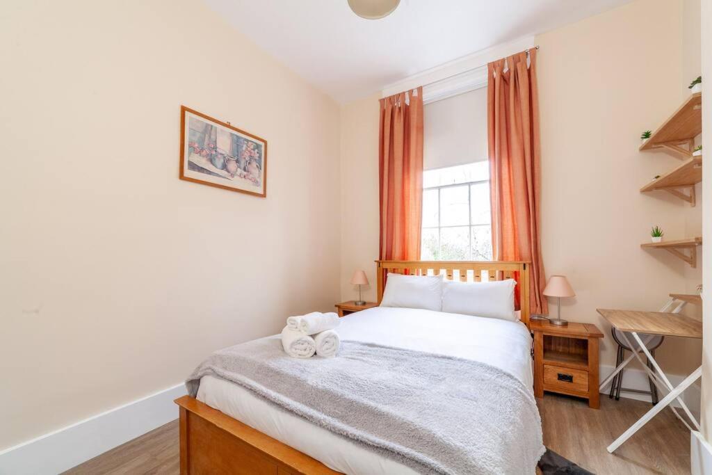 Spacious & Central 3-Bed Flat By Popular Waterloo! Лондон Екстер'єр фото