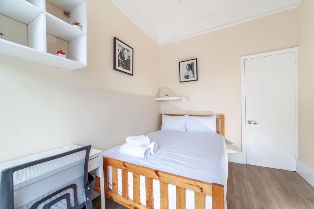 Spacious & Central 3-Bed Flat By Popular Waterloo! Лондон Екстер'єр фото